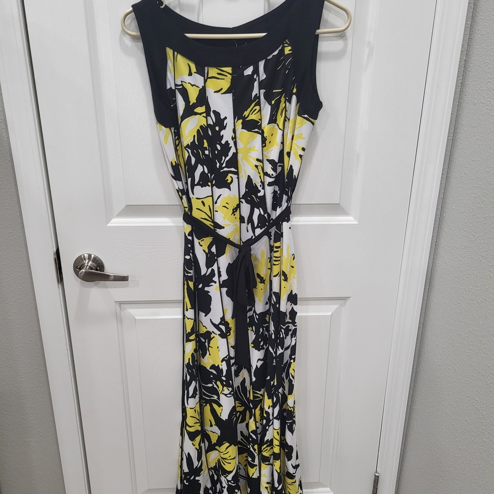 Floral Sleeveless Midi dress - Black and Yellow Misses small no tag $8  EUC